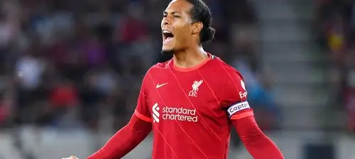 Защитник Ван Дейк