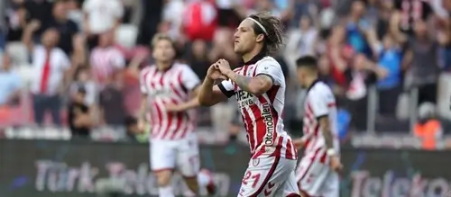 Карло Хольсе &mdash; лидер по ассистам в Лиге конференций 2025/26