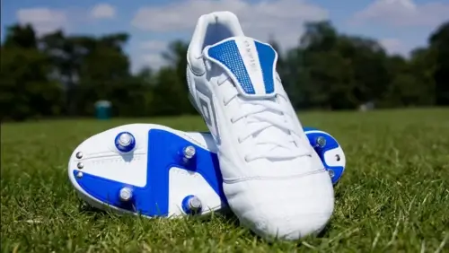 Современные футбольные бутсы