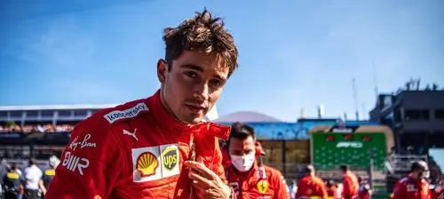 Гонщик Шарль Леклер