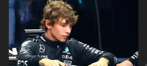 Гонщик Андреа Кими Антонелли