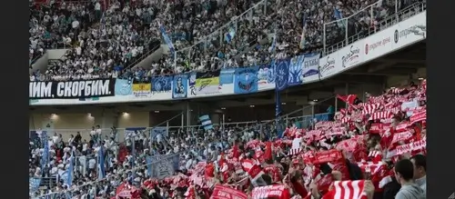 Болельщики на матче Зенит - Спартак