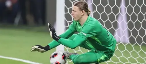 Матвей Сафонов отражает пенальти в финале Межконтинентального кубка 2024
