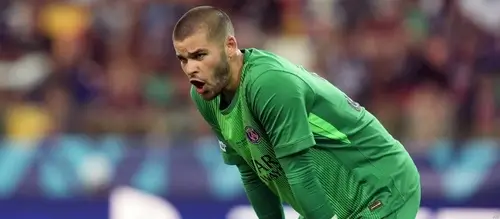 Вратарь ПСЖ Шевалье