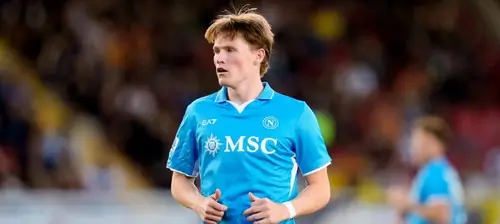 Футболист Скотт Мактоминей