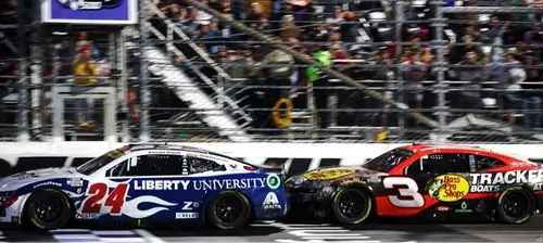 Финиш заезда в NASCAR