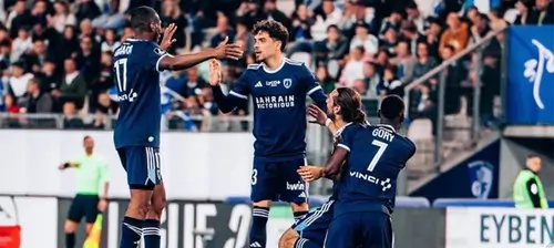 ФК Париж празднует возращение в элитный дивизион