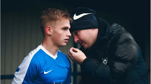 Умение слушать опытных товарищей по команде