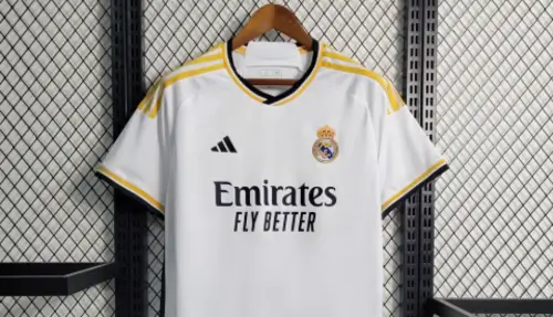 Эмблема и форма Реал Мадрид