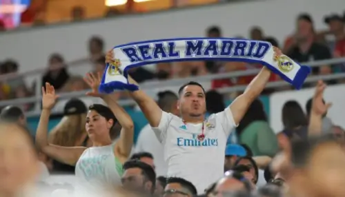 Фанаты Реала Мадрид на Сантьяго Бернабеу