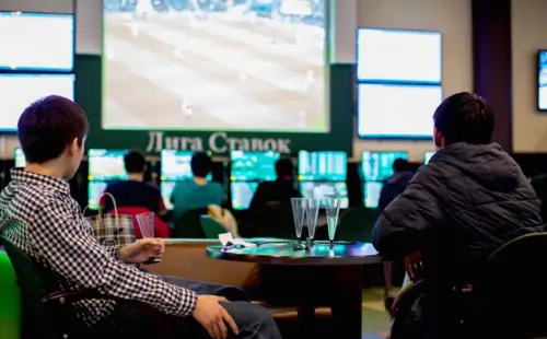 Сравнение онлайн-ставок и наземных пунктов приёма