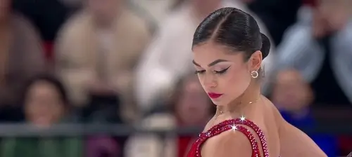 Фигуристка Аделия Петросян